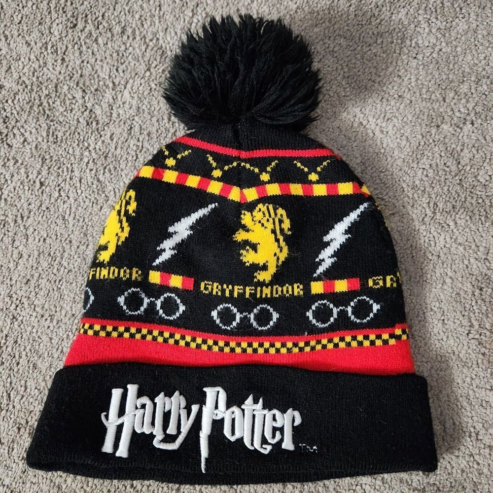 Harry Potter Hogwarts House Gryffindor Crest Pom Cuff Beanie Toque Light…